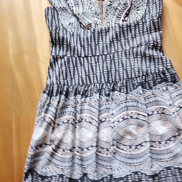 BCBGMaxAzria Black and Gray Lace Mini Dress - Women's Size 6 (NWT) - Picture 4 of 6